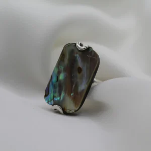 טבעת כסף בשילוב צדפה