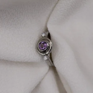 טבעת כסף 925 בשילוב אבן אמטיסט
