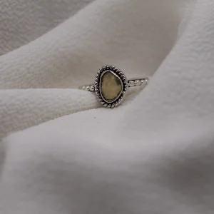 טבעת כסף 925 בשילוב אבן חן אופל