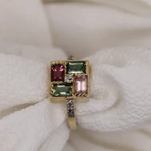 טבעת זהב צהוב 14k יהלומים טבעיים ואבני חן 3.6 ג׳