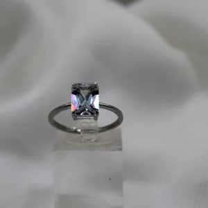 טבעת כסף בשילוב אבן זירקוניה