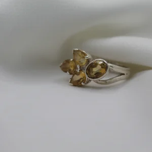 טבעת כסף בשילוב אבני סיטרין