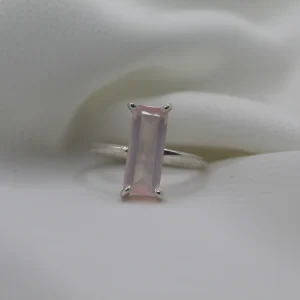 טבעת כסף בשילוב אבן חן רוז קוורץ