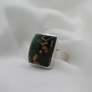 טבעת כסף בשילוב אבן חן אוקיאן גיספר