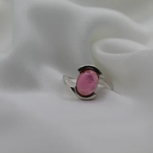 טבעת כסף בשילוב אבן רוז קורץ